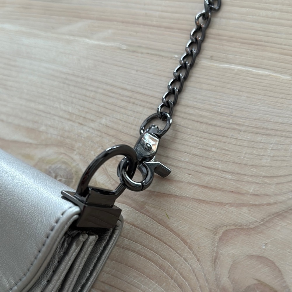 Elegant silver Chain Shoulder Bag - Picture 6 of 8